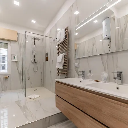 New - Elegant, Modern With Terrace Apartmán