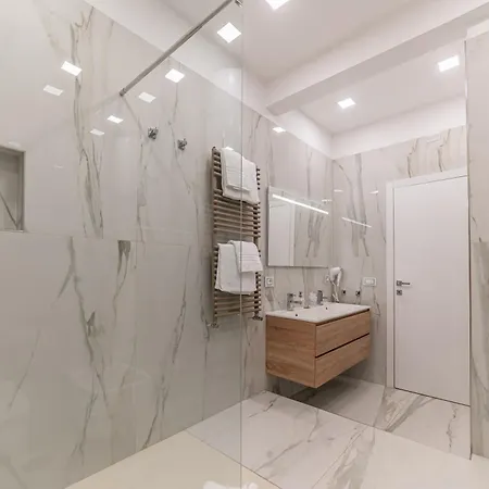New - Elegant, Modern With Terrace Apartmán